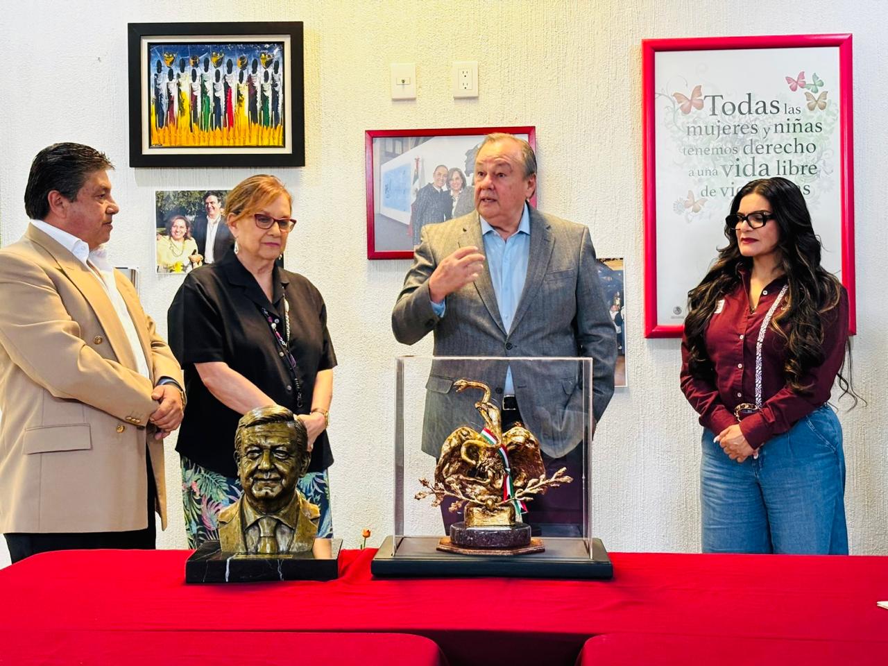 Galardonan con el Premio Águila Real a David Martínez Mendizábal por su trayectoria