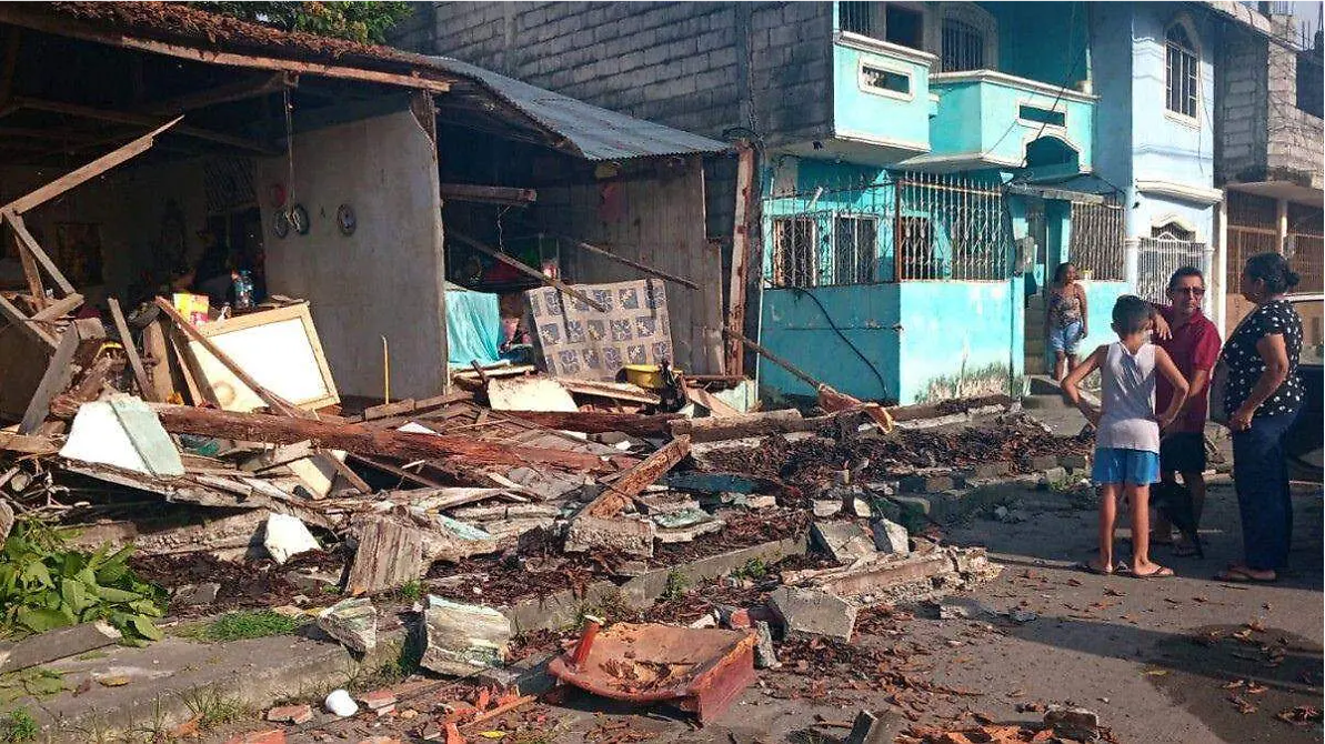 Sismo de 6.3 en Ecuador provoca pánico, heridos y graves daños