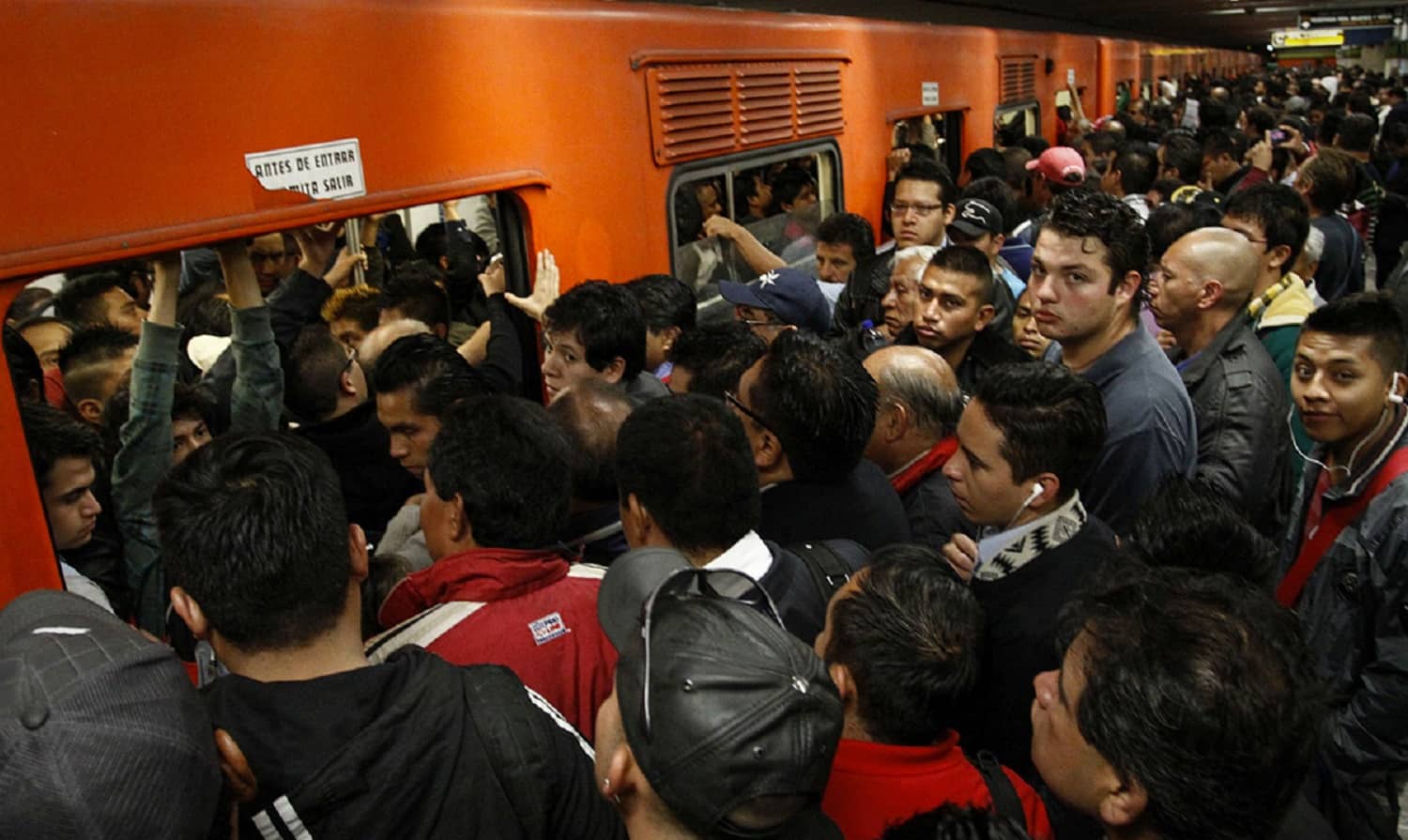 Suman 12 casos de pinchazos con jeringa en el Metro y Metrobús de CDMX