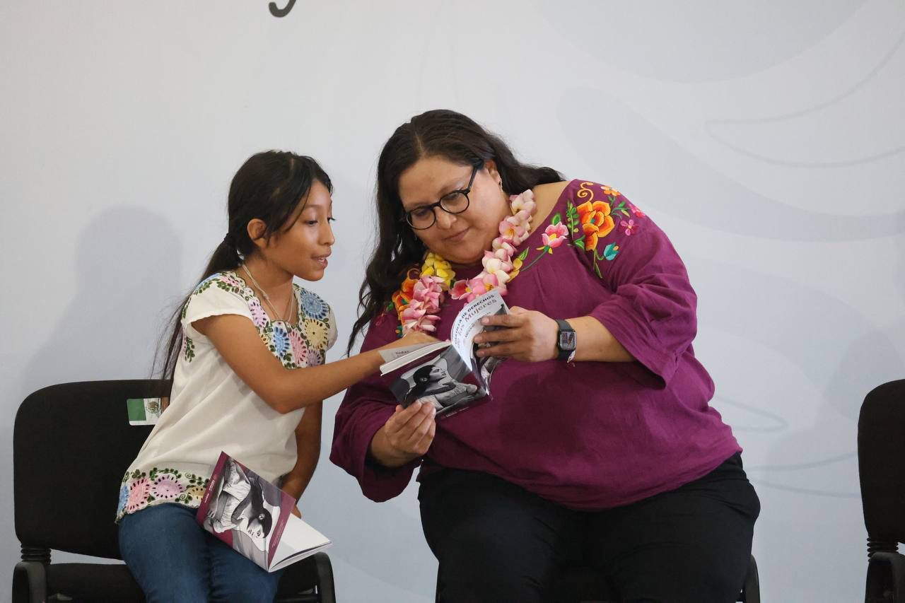 De la escuela al mundo: Cartilla de Derechos de las Mujeres llega a 6 millones de estudiantes