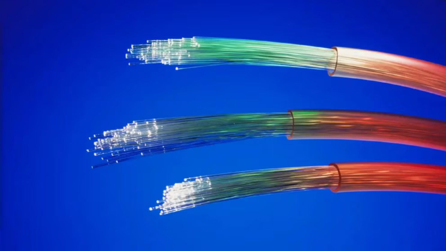 Internet a la velocidad del aire: la fibra hueca que multiplica por mil nuestra conexión