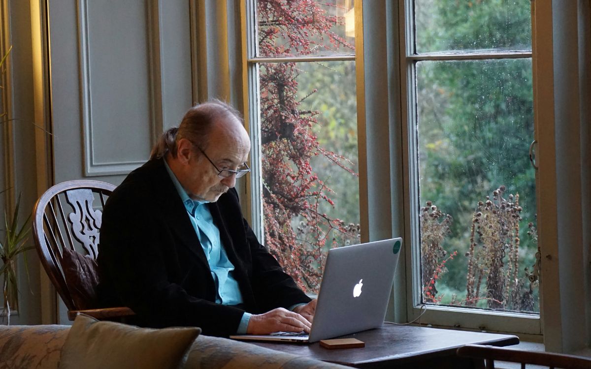 Amenaza Digital: Así Operan las Cinco Estafas Más Peligrosas Contra los Adultos Mayores